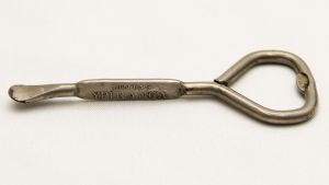 Colecionismo - Antigo abridor de Garrafas da Tintas  YPIRANGA - na extremidade conta com a alavanca para abrir as latas de tinta