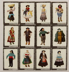 Colecionismo - Set de 12 Figurinhas de Caixa de Cigarros Portugueses - Trajes típicos portugueses - Sociedade Nacional de Fosforos - Lisboa - Marca NACIONAIS