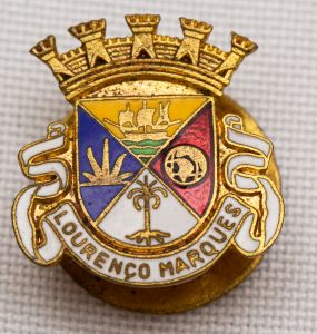 Colecionismo - Heráldica - Brasão de lapela da Cidade de Lourenço Marques - Criado no sec. XIX - hoje Maputo capital de Moçambique