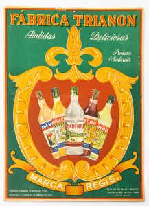 Placa de propaganda para balcão. Fábrica de Bebidas Trianon. Lindo exemplar. 28x39 cm. Editora `O Sol SA.` RJ. Pequeno reparo com fita adesiva.