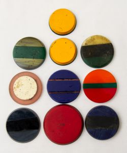 Colecionismo. Lote com 10 botões para futebol de mesa. Peças muito antigas. Maior com 65 mm na base. 9 mm de altura. Estimamos a maioria das peças anos 70.