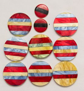 Colecionismo. 10 botões para futebol de mesa produzidos em galalite e/ou acrílico. Maior diâmetro 5,5 cm. Menor 3,3 cm. 8 maiores e 2 menores. Peças de luxo anos 70/80.