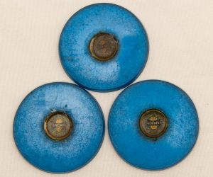 Colecionismo. Futebol de botão. 3 peças em acrílico e/ou galalite anos 70/80. Maior diâmetro Grêmio 6cm.