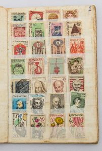 Filatelia. Tchecoslovaquia com mais de 500 selos, alguns novos. Aconselhamos análise apurada.