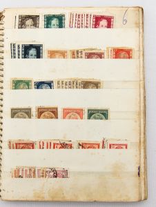 Filatelia. Argentina aproximadamente 500 selos + Itália com mais de 500 selos.