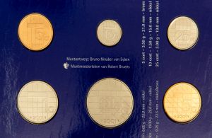 Numismática. Holanda. Cartela com 6 peças. Flor de Cunho. Já em preparação para a troca da moeda  para o futuro euro. 2001