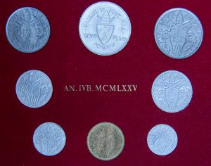 Numismática, Vaticano. Cartela em Flor de Cunho com 8 peças,  incluindo 500 liras em prata. Ano 1975