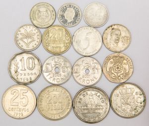 Numismática Internacional 15 Moedas.