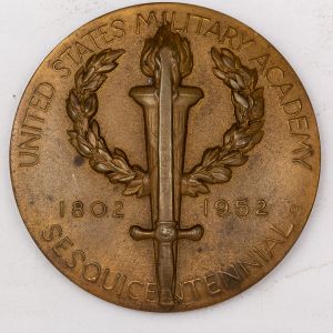Medalha do Sesquicentenário da Academia Militar dos Estados Unidos. Dimensões diâmetro 3x7/16 Pol. 0,6lb. C7,6x1,1cm. 0,3kg.
