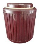 Grande balde de gelo de material sintético na cor vinho  canelado ,  detalhe na tampa na cor  bege   altura 21 cm