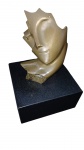 JOSÉ GUERRA- Espanha 1941 -   ESCULTURA " ROSTO FEMININO " DATADA E ASSINADA 1984 EM BRONZE, BASE EM GRANITO, ALTURA  20  CM DE ALT. BASE: 10  X 20  CM. ( ESSE LOTE SÓ PODERÁ SER ENVIADO POR TRANSPORTADORA ).