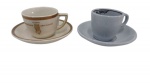 PORCELANAS,  (2) xícaras de coleção para café com seus respectivos pires confeccionados em porcelana de modelos, tamanhos e decorações distintas, sendo 1  restaurante Olimpo Grattacielo da renomada empresa de ceramica e porcelanas Italianas di Laverno e 1 U.S.A  Buffalo China Lune na cor azul . Medindo   5 x 7 cm e 6 x 6 cm .