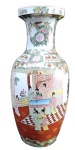 Grandioso vaso em porcelana chinesa dito familia rosa , com belas imagens típicas e  cena do cotidiano ,  Altura  46 cm  , perfeito estado , SEASON  FRANCE  selo vermelho