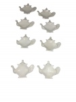 Jogo de porta chá em porcelana branca modêlo Bule com nove unidades medindo 9 x  6 cm. Total 8 peças