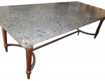 Mesa de jantar estilo inglês  em madeira nobre,  tampo grosso   de granito cinza , medindo  2,41 x 1,10 x 78  cm  Retirada com agendamento em Copacabana) possivelmente será  Içamento do   4 ANDAR , veja imagens extras.