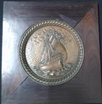 Medalhão em  bronze com Veleiro em relevo moldura em jacarandá , diâmetro 22 cm moldura 33 x 35 cm