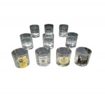 Conjunto com 10 copos para whisky em vidro sendo 4 com inscrições de nomes de marcas de whisky altura 8 cm ( impercptíveis bicados )
