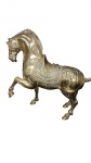 Escultura em bronze riquissima em detalhes representando cavalo , medindo 40 x 37 cm de altura