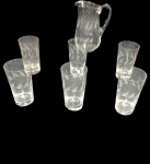Lindo jogo de jarra e 6 copos altos  de cristal Hering  lapidação dito " folha " em baixo relevo em perfeito estado. medida da jarra  22,2 x 17,5 x 11,5 cm e altura do copo 14 cm
