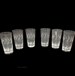 CRISTAL HERING - Lote contendo seis (06) copos altos  em cristal Hering lapidado a mão no padrão dito  " folha " em baixo relevo, altura 14 cm
