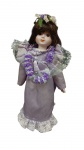 Antiga boneca de coleçao, roupa em tecido  lilás e partes em porcelana com traje tipico  havaiano em tecido,  perfeito estado . Altura 42 cm