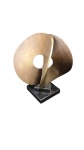 Escultura em bronze  composição concreta  abstrata curvilinea sobre base de granito duplo ,  sem assinatura .  medindo 21 x 15 cm aproximadamente