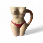 Antiga e linda caneca  corpo feminino medindo 18 alt  x   6,5  diâmetro