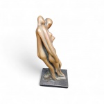 SHEILA ATAIDE  -  " ATRIBUÍDA "   escultura de bronze com base em granito , assinado , medindo 28,5 de altura x 13 cm  e base medindo  2 x 15 x 11 cm