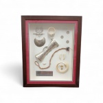 Coleção de artefatos tradicionais de adorno  presente da Papua Nova Guiné  do Comitê Organizador dos Jogos Paralímpicos de 2016 ,  medindo 55 x 45 cm