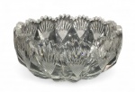 Bowl de cristal europeu ricamente lapidado com elementos geométricos, bordas onduladas e serilhada.  medindo 8 x 18 cm diâmetro , perfeito estado