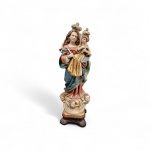 Escultura em gesso representando Nossa Senhora da  Gloria   com Menino Jesus. Altura 38 cm pequenos  quebrados.