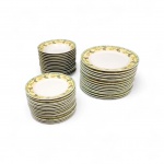 Conjunto de 16 pratos para sobremesa ,16 pratos p/ jantar e 16 pratos p/ sopa em porcelana    amarela / branca decorada com folhas nos tons amarelo, verde e azul , medindo o prato de jantar 27 cm de diâmetro  Total 48 peças ( sem marca de fabricação)