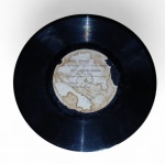 Rarissimo e Antigo  78 rpm  , disco em acetato / laca ,  gravadora Mocambo com 2  Hinos da Seleção Brasileira campeã Mundial de Futebol em 1958 g , interpretes Nelson Ferreira e Ademar Paiva com orquestra e coro Mocambo, autografado
