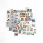 Lote composto por selos do Brasil, emitidos principalmente na década de 1990 reunindo grande variedade temática . O conjunto inclui selos comemorativos e regulares com temas como: Fauna brasileira (aves e animais silvestres),  Personalidades históricas , Economia  1º Aniversário do Real , Esportes e eventos comemorativos Série PAIM 98   , a maioria dos exemplares aparenta estar nova, sem carimbo, com boa conservação e cores vivas. Alguns selos apresentam margem de folha com inscrição da Casa da Moeda, o que agrega interesse ao lote. Total 50 selos