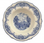 ENGLAND - Prato fundo inglês Grindley  padrão A Lock on the Stour.Faiança inglesa azul com borda rendada e cena inspirada em Constable ao centro. Marca Grindley England no verso. Peça clássica para coleção ou mesa posta. Circa 1900.Mede 23 cm.