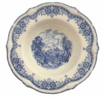 ENGLAND - Prato fundo inglês Grindley  padrão A Lock on the Stour.Faiança inglesa azul com borda rendada e cena inspirada em Constable ao centro. Marca Grindley England no verso. Peça clássica para coleção ou mesa posta. Circa 1900.Mede 23 cm.