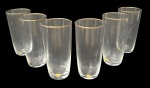 ROSENTHAL - Conjunto com 6 copos altos em cristal alemão Rosenthal, corpo liso e elegante, acabamento com filete dourado na borda. Design clássico e atemporal, ideal para serviço de bebidas ou composição de mesa refinada. Peças originais com selo do fabricante, em bom estado geral. Mede 14 cm.