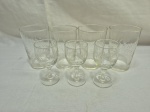 Lote de 4 copos de suco e 3 taças de licor em demicristal lapidado. Medindo o copo 7cm x 10cm de altura e a taça 4,5cm x 8,5cm de altura.