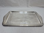 Bandeja retangular em prata 90 Bellini. Medindo 36cm x 20cm. Com leve desgaste.