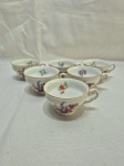 Jogo de 6 xícaras de café em porcelana tcheca Epiag, floral com friso ouro. Medindo 7,5cm x 5cm de altura.