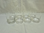 Jogo de 8 copos de whisky em cristal incolor com base pesada. Medindo 8cm x 9cm de altura.