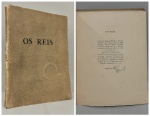 SCHMIDT, Augusto Frederico. - OS REIS. Rio de Janeiro: Grafica de Artes, 1953. PRIMEIRA EDIÇÃO. Poema de Augusto Frederico Schmidt ilustrado com 5 zincogravuras de Darel coloridas à mão pelo artista, sendo 3 de página inteira, fora do  texto. Iniciativa da edição de Raymundo de Castro Maya. Brochura. Exemplar número 20 de uma tiragem única de 100 exemplares, NUMERADOS E ASSINADOS POR DAREL. 27 pp. Brochura com pequenos danos, páginas amareladas pelo tempo em bom estado de conservação. 26 x 34 cm.