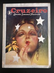 REVISTA "O CRUZEIRO" - N 1 - 10 de novembro de 1928. O Cruzeiro foi a principal revista ilustrada brasileira do século XX. Publicada pelos Diários Associados de Assis Chateaubriand. Grandes nomes fizeram parte de sua história, dentre eles, Millôr Fernandes, Péricles de Andrade Maranhão (criador de "O amigo da onça") e Rachel de Queiroz, entre outros. Revista contendo 66 páginas em bom estado de conservação, possui pequeno restauro na lateral da lombada. 25, 5 x 34 cm.