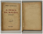 ALPHONSUS, João. - A PESCA DA BALEIA - Contos. Belo Horizonte: Livraria Editora Paulo Bluhm, 1941. PRIMEIRA EDIÇÃO COM DEDICATÓRIA AUTÓGRAFA DO AUTOR: "Ao Santa Rosa -  O João Alphonsus Rio-novembro-1942". 89 pp. + Índice. Brochura original, páginas amareladas devido ao tempo e algumas por abrir, exemplar em bom estado de conservação. 12,5 x 19 cm.