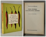 MORAES, Vinicius de. - PER VIVERE UN GRANDE AMORE. Milano: Mondadori, 1998. Traduzione di Amina Di Munno. 177 pp. + Índice. Brochura original, páginas com amarelado do tempo em bom estado de conservação. 12,5 x 18 cm.