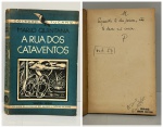 QUINTANA, Mario. - A RUA DOS CATAVENTOS.  Porto Alegre: Livraria do Globo/Coleção Tucano, sem data (anos 1940). Segunda edição COM DEDICATÓRIA DE Paulo Hecker Filho para o tradutor Milton Persson: " M. Enquanto te der poesia, não te darei má coisa. P. Out. 50". 151 pp. Brochura em bom estado de conservação. 12 x 18 cm.