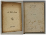 MOURA, Emílio. - A CASA: poema. Belo Horizonte: Edições Tendência, 1961. PRIMEIRA EDIÇÃO COM DEDICATÓRIA DO AUTOR PARA O POETA WALMIR AYALA: " Ao caro poeta Walmir Ayala, cordialmente, of. Emílio Moura. 15,8,61". EDIÇÃO DE 500 EXEMPLARES NUMERADOS E ASSINADOS PELO AUTOR. Exemplar n. 44. 44 pp. + Colofão. Brochura em bom estado de conservação. Páginas amareladas do tempo. 16 x 24 cm.