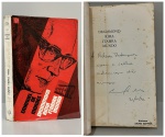 MORAES, Emanuel de. - DRUMMOND RIMA ITABIRA MUNDO.  Rio de Janeiro: Livraria José Olympio Editora, 1972. PRIMEIRA EDIÇÃO COM DEDICATÓRIA DO AUTOR PARA O DRAMATURGO Nelson Rodrigues: " A Nelson Rodrigues com a velha admiração do amigo Emanuel de Moraes. 31/10/92". 277 pp. Brochura em bom estado de conservação, páginas amareladas pelo tempo. 14 x 21 cm.