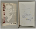 JOZEF, Bella. - JORGE LUIS BORGES. Rio de Janeiro: Livraria Francisco Alves Editora S.A., 1996. PRIMEIRA EDIÇÃO COM DEDICATÓRIA AUTÓGRAFA DA AUTORA: "Para Helena, a leitura de uma realidade irreal ou de uma irrealidade real- Borges era muito mais. Bella Jozef 4.9.96". Capa Vera Zunino. 237 pp. Brochura original, páginas com o leve amarelado do tempo em bom estado de conservação. 14 x 21 cm.