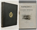 NAPOLÉON I" ET LA GARDE IMPÉRIALE TEXTE PAR EUGÈNE FIEFFÉ DES ARCHIVES DE LA GUERRE DESSINS PAR RAFFET. Paris: Furne Fils, Éditeur, 1859. PRIMEIRA EDIÇÃO. 170 pp. + Table. Encadernação portando as armas Imperial. Fólio, completo - com as gravuras no frontispício ( a branco e preto) e as restantes todas à cores. , sem furos ou grifos. Trata-se dos uniformes do exército de Napoleão. Provavelmente exemplar à parte, por isso, muito raro. Cortes dourados. 23 x 31,5 cm.